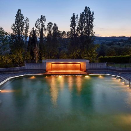 Fonteverde Lifestyle & Thermal Retreat - The Leading Hotels Of The World Сан-Кашано-дей-Баньй Экстерьер фото The memorial at night