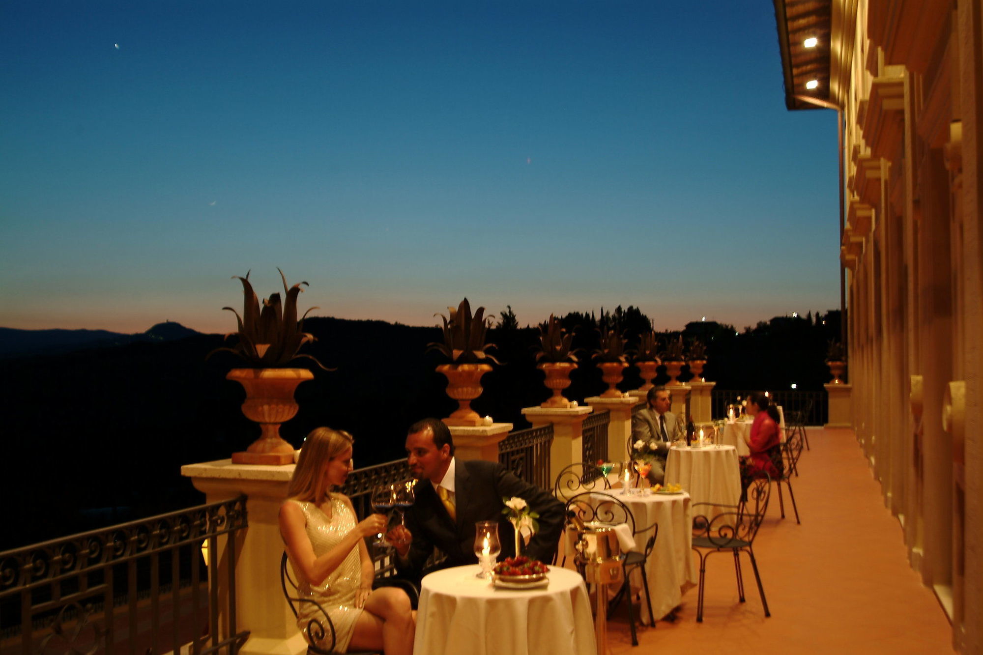 Fonteverde Lifestyle & Thermal Retreat - The Leading Hotels Of The World Сан-Кашано-дей-Баньй Ресторан фото The Terrace at the St. Francis